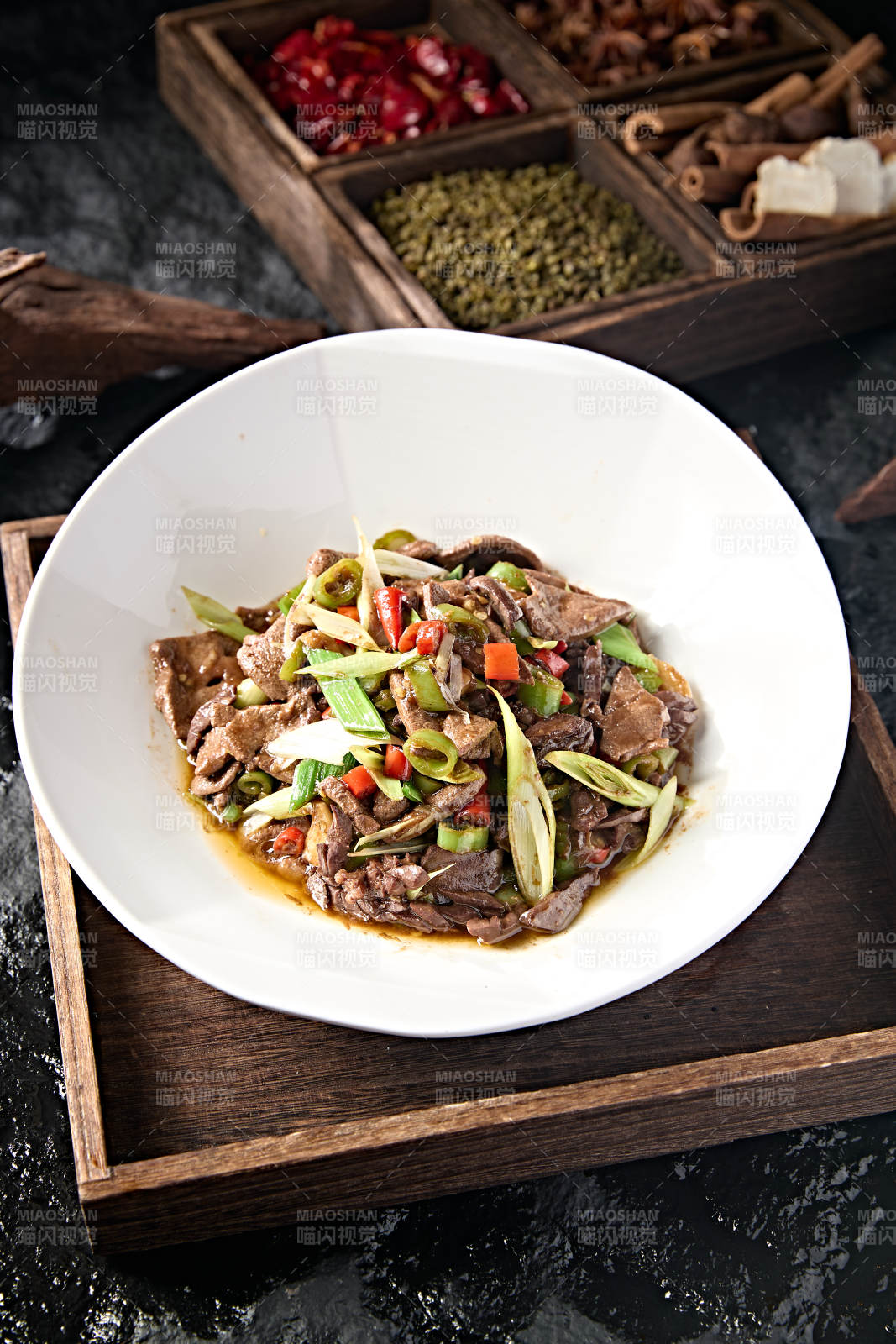 川味小炒米椒蒜苗爆猪肝尖图片