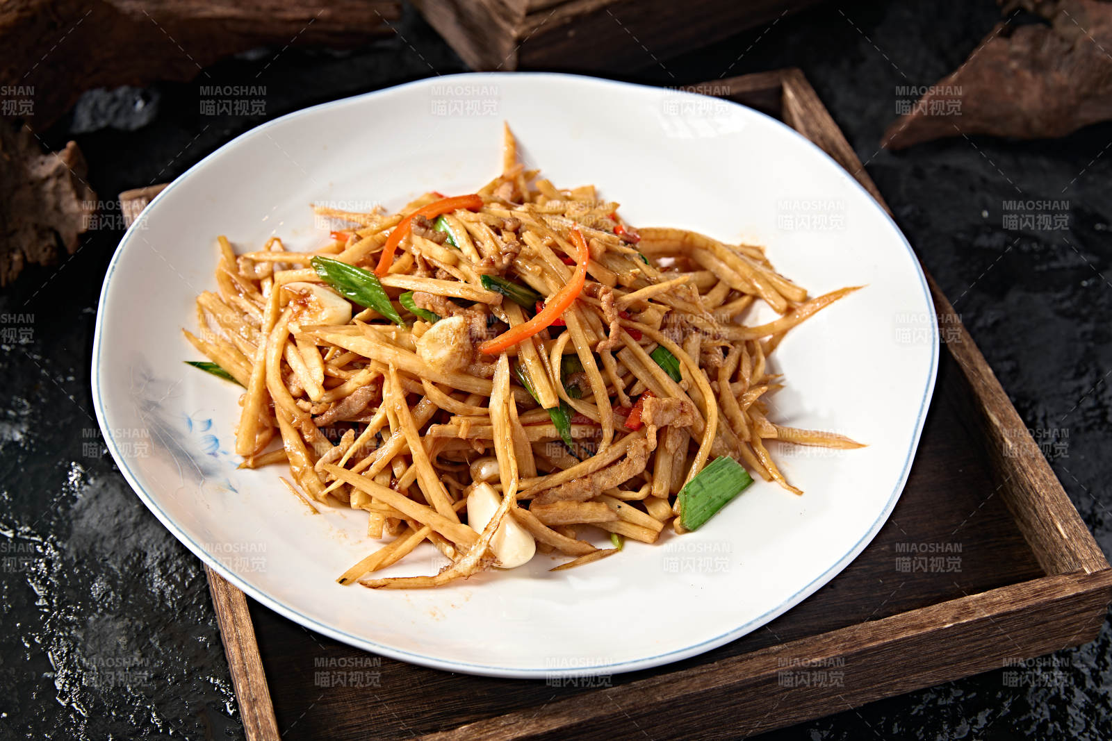 家庭小炒肉丝杏鲍菇丝彩椒丝图片