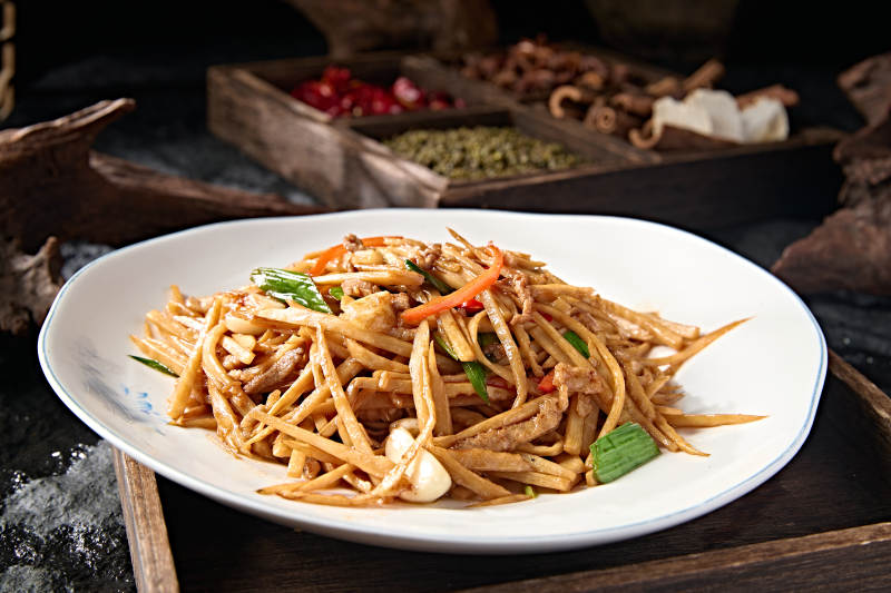 家庭小炒肉丝杏鲍菇丝彩椒丝图片