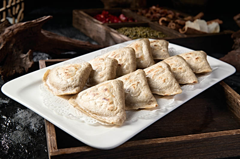 张家口坝上农家美食锅巴莜面饺子图片