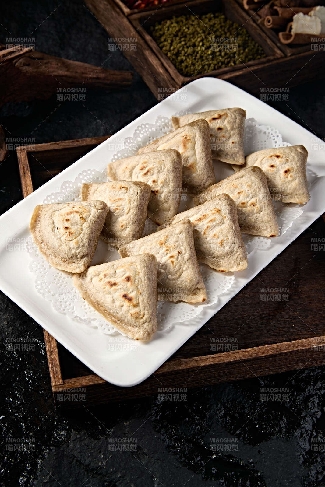 张家口坝上农家美食锅巴莜面饺子图片