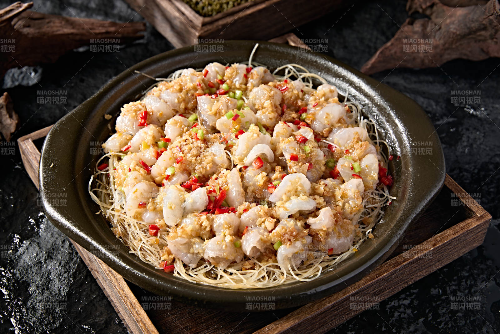 中餐美食蒜蓉米椒砂锅粉丝虾图片