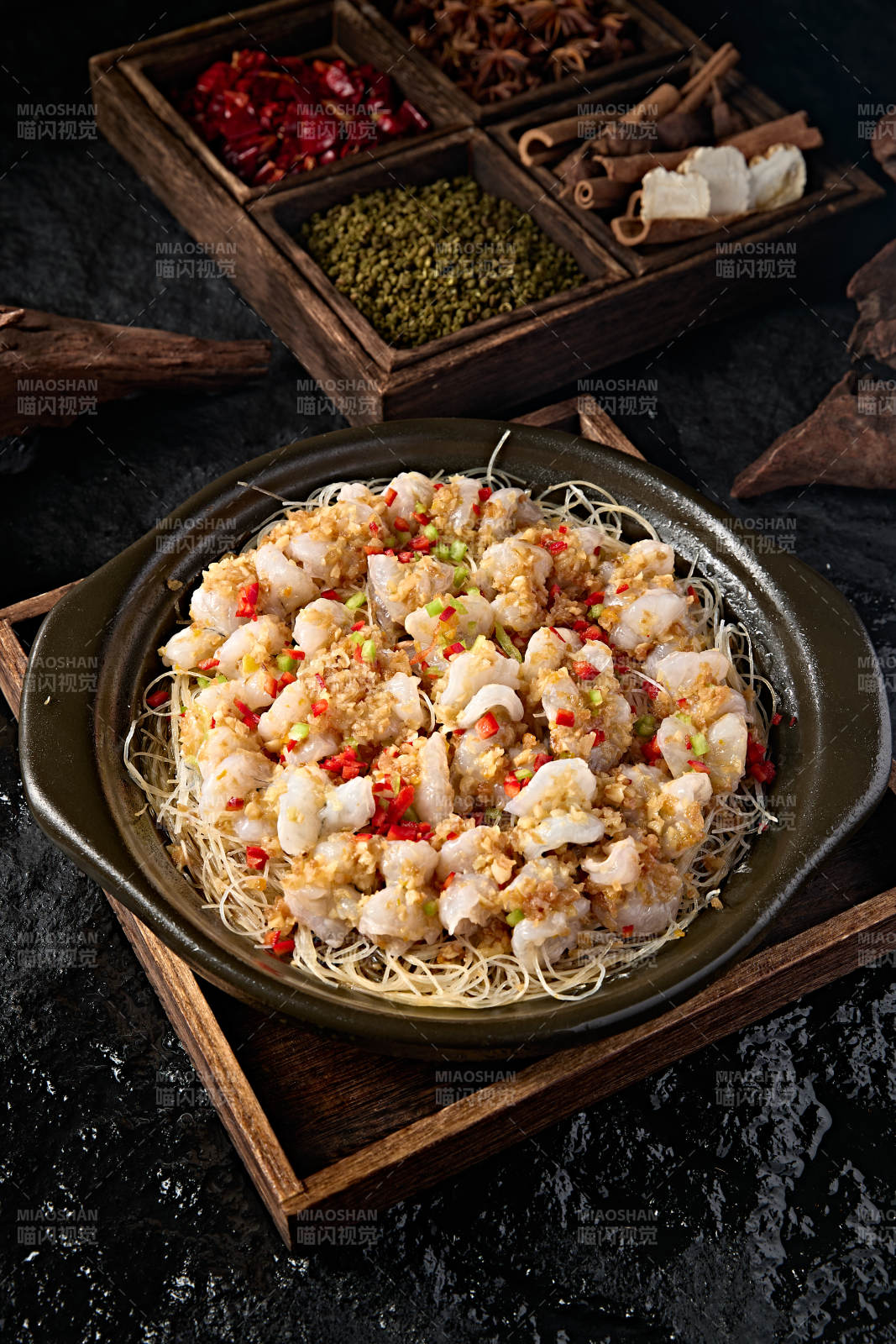 中餐美食蒜蓉米椒砂锅粉丝虾图片