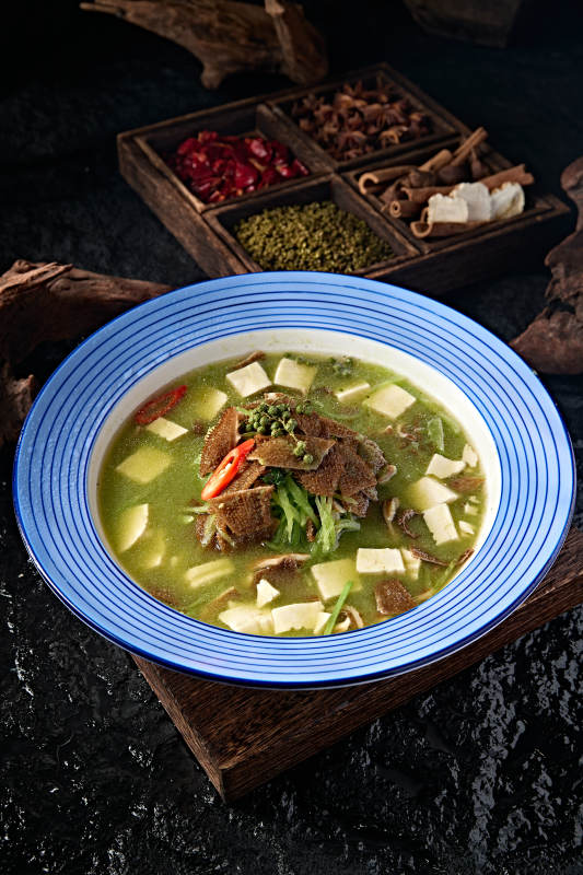 川渝美食藤椒酸汤豆腐瓜丝炖毛肚图片