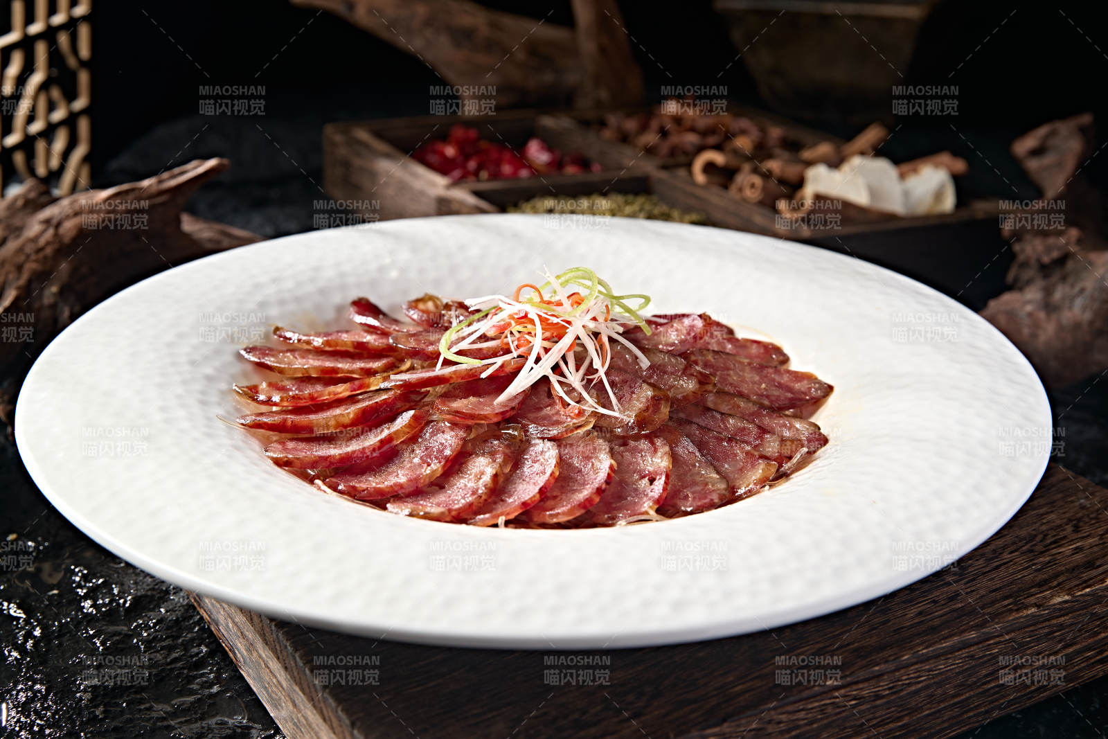 川渝地区自制美味腊肠切片图片