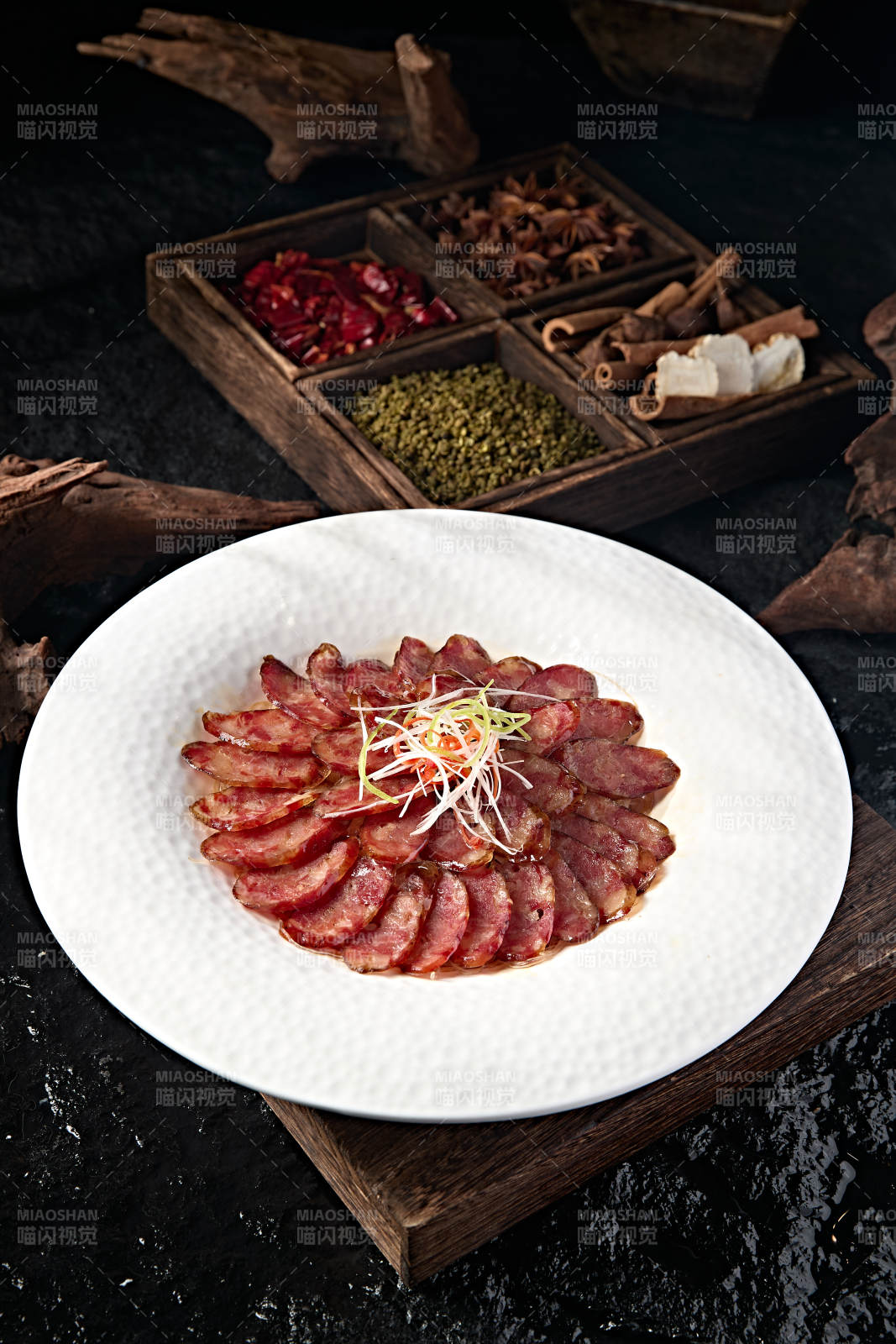 川渝地区自制美味腊肠切片图片