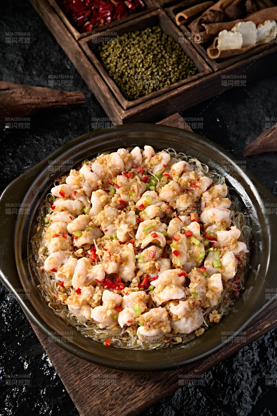 中餐美食蒜蓉米椒砂锅粉丝虾图片