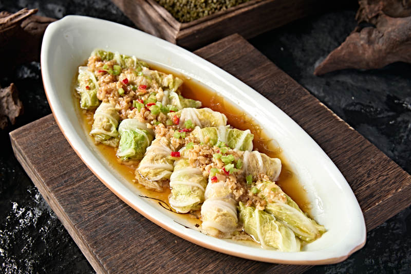 中餐美食蒜蓉米椒蒸白菜猪肉卷图片