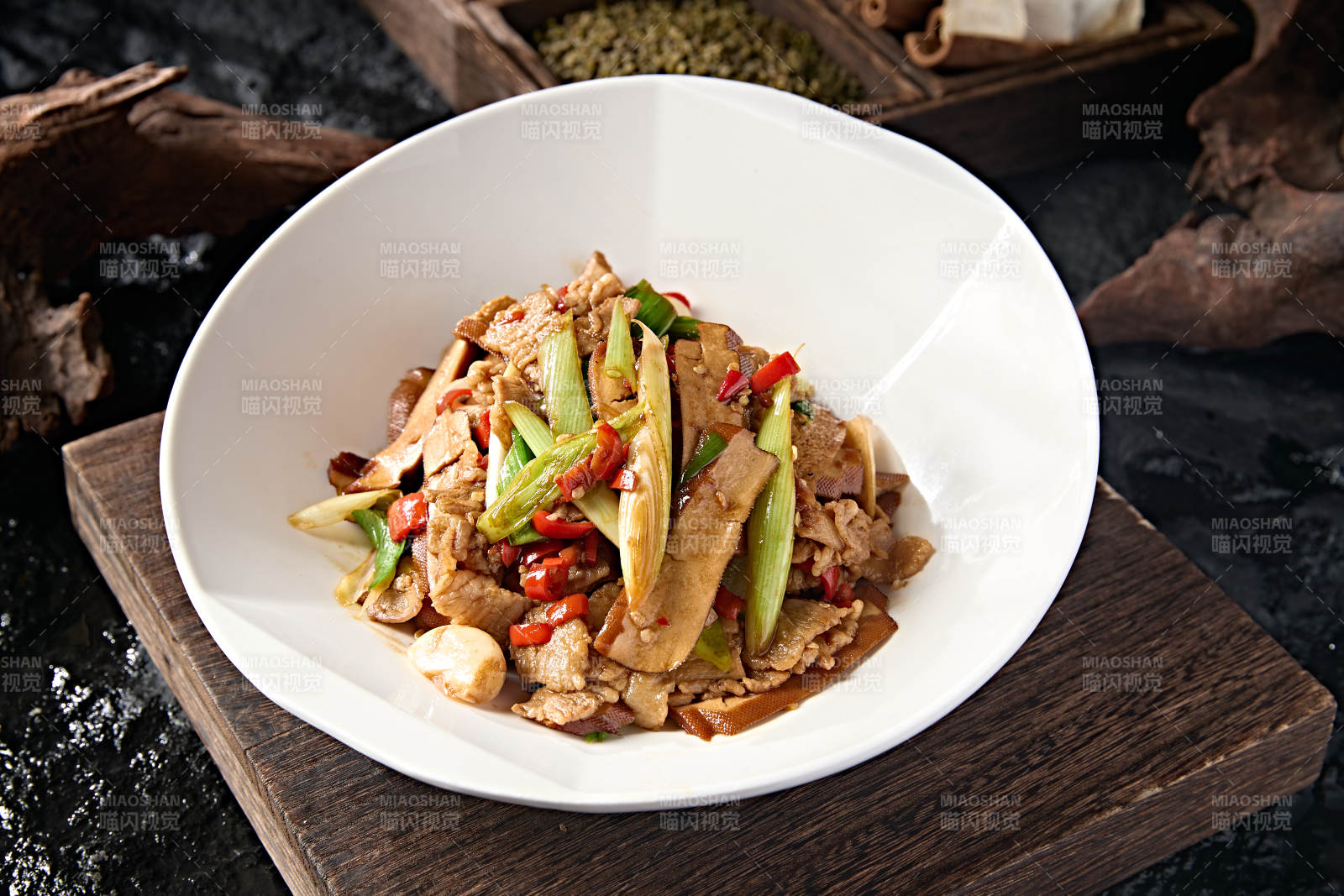 中餐小炒米椒蒜苗蒜子香干炒五花肉图片