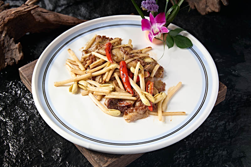 指天椒花生芽炒金钱肚片图片