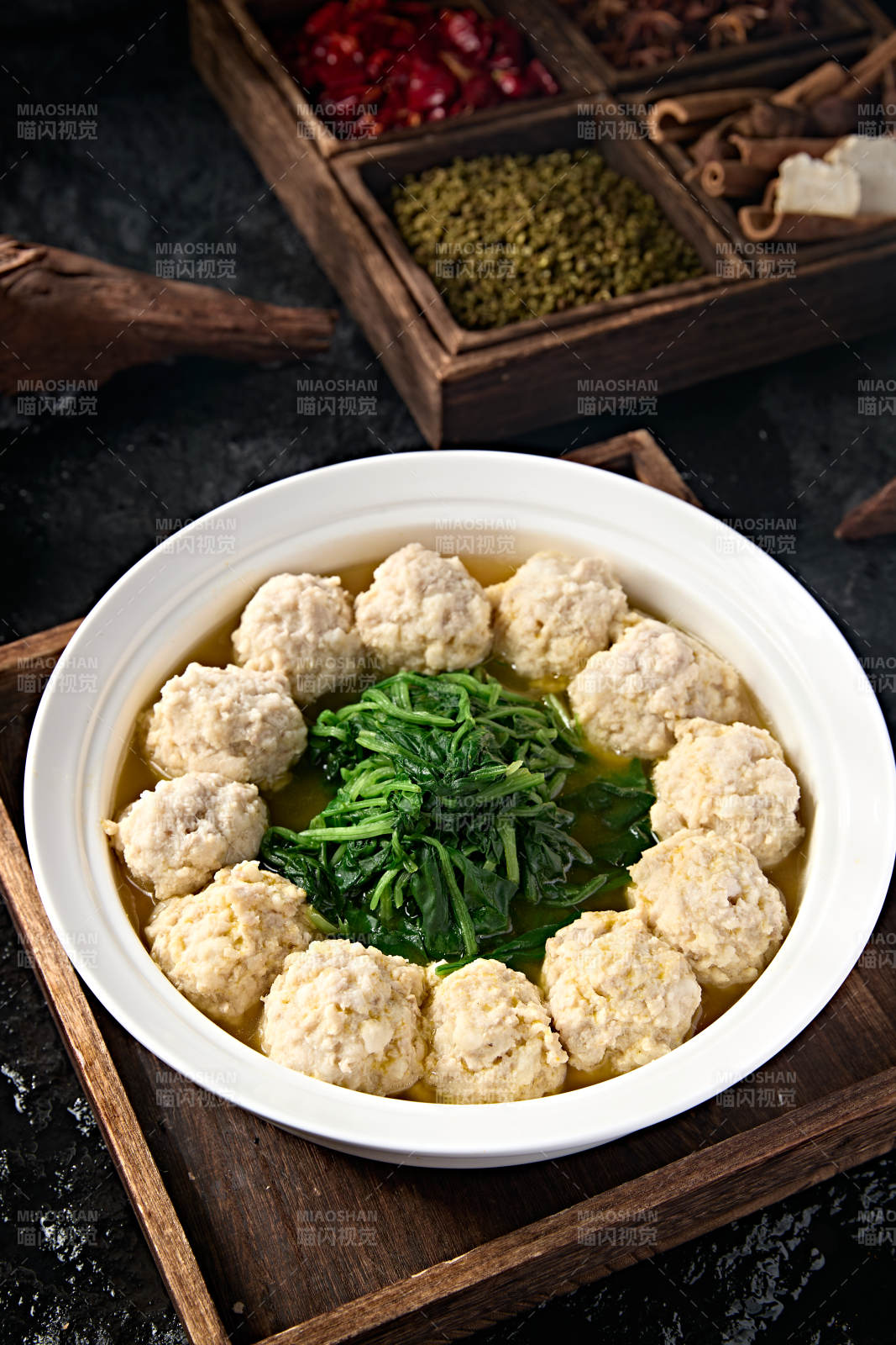 中餐淮扬菜浓汤青菜炖狮子头大斩肉图片