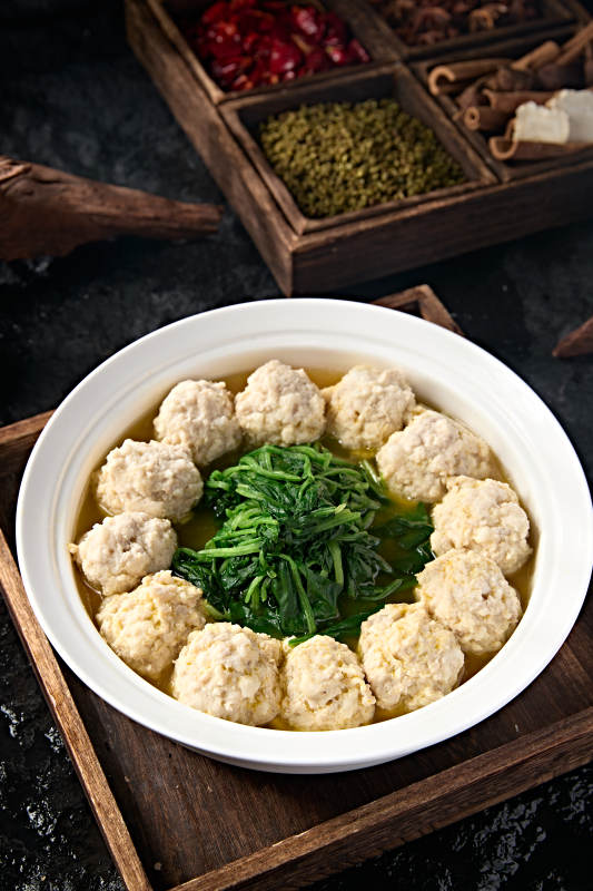 中餐淮扬菜浓汤青菜炖狮子头大斩肉图片