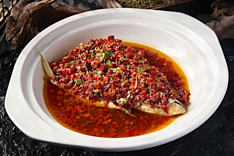 中餐湖南湘菜代表美食剁椒鱼头图片