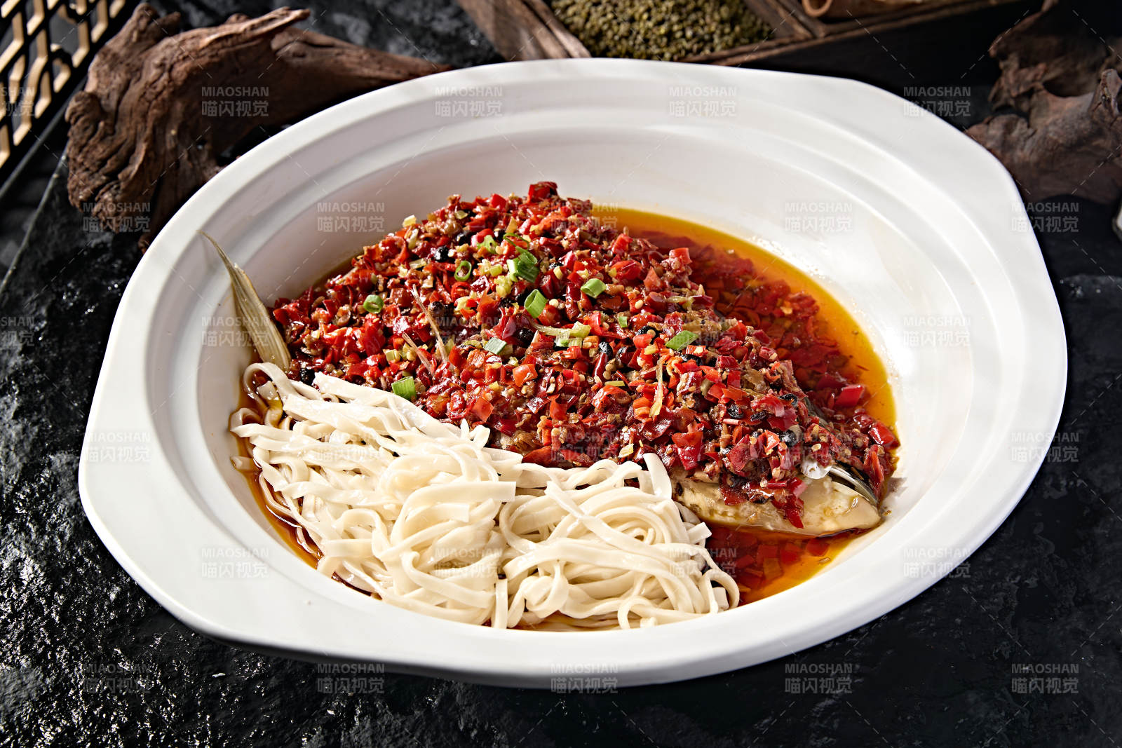 中餐湖南湘菜代表美食剁椒鱼头图片