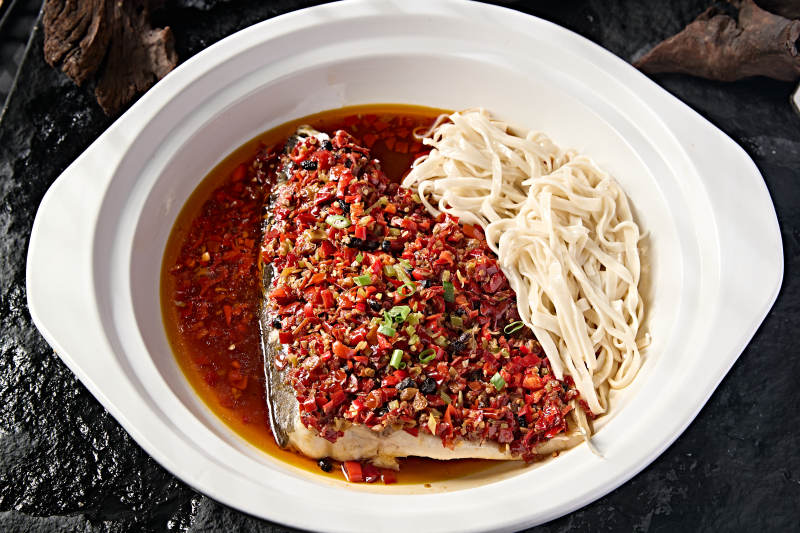 中餐湖南湘菜代表美食剁椒鱼头图片