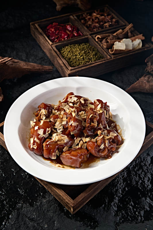 中餐红烧葱香美味猪脚块图片