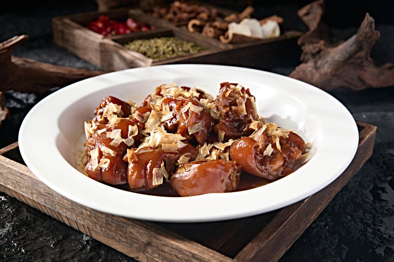 中餐红烧葱香美味猪脚块图片
