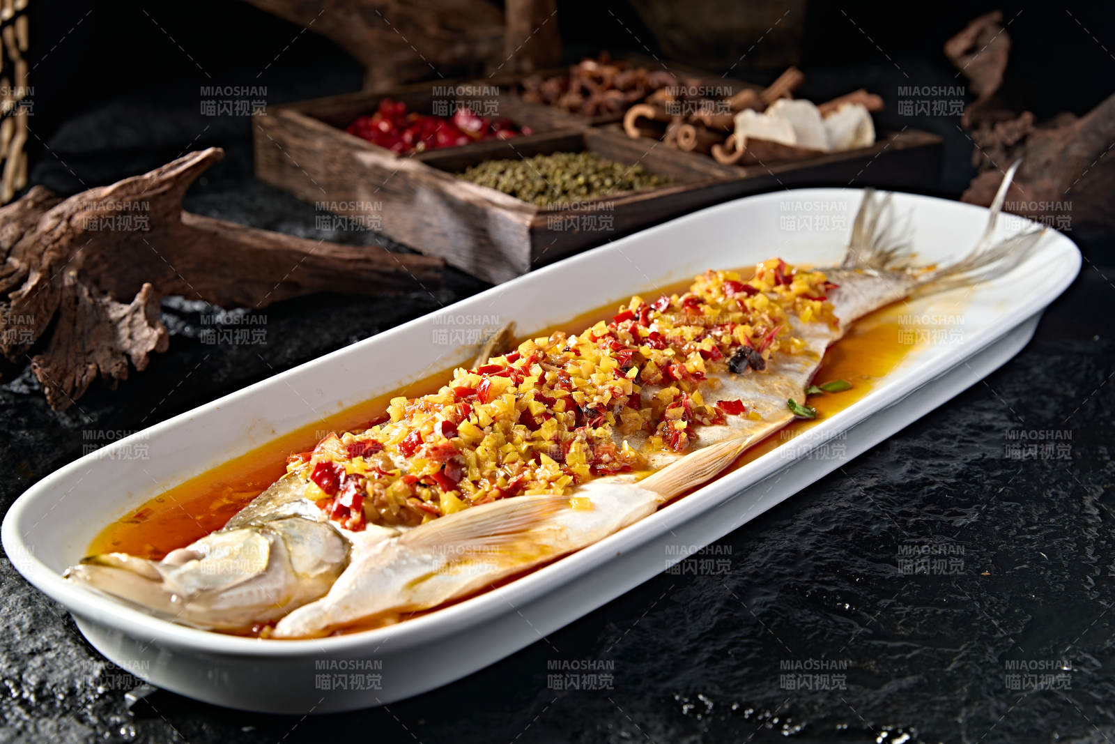 中餐湘菜豆豉剁椒蒸翘嘴白鱼图片