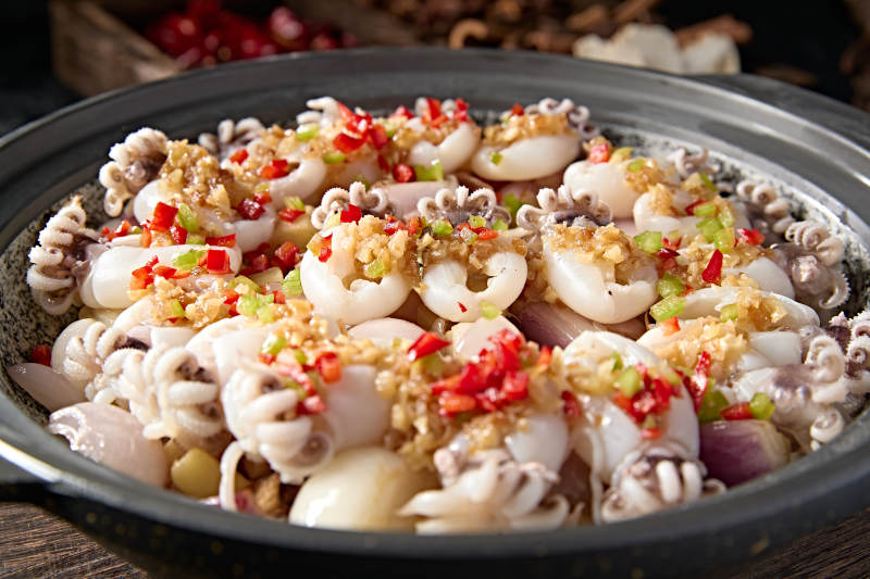 中餐美味小海鲜石锅蒜蓉剁椒烧墨鱼仔图片