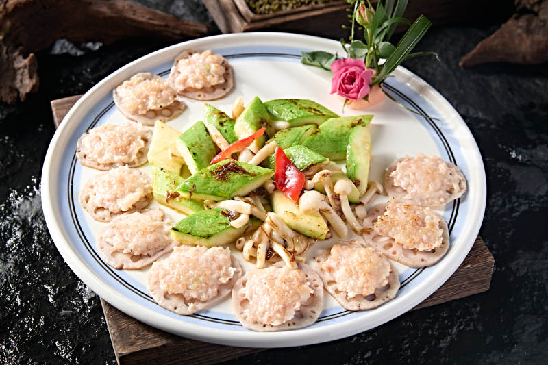 中餐粤式菜肴西葫芦白玉菇藕片炒马蹄虾饼图片