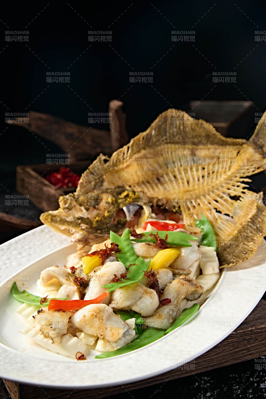 粤式菜肴两吃多宝鱼炸鱼排荷塘小炒多宝鱼肉图片