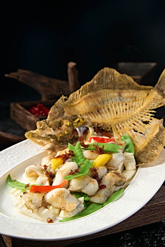 粤式菜肴两吃多宝鱼炸鱼排荷塘小炒多宝鱼肉图片