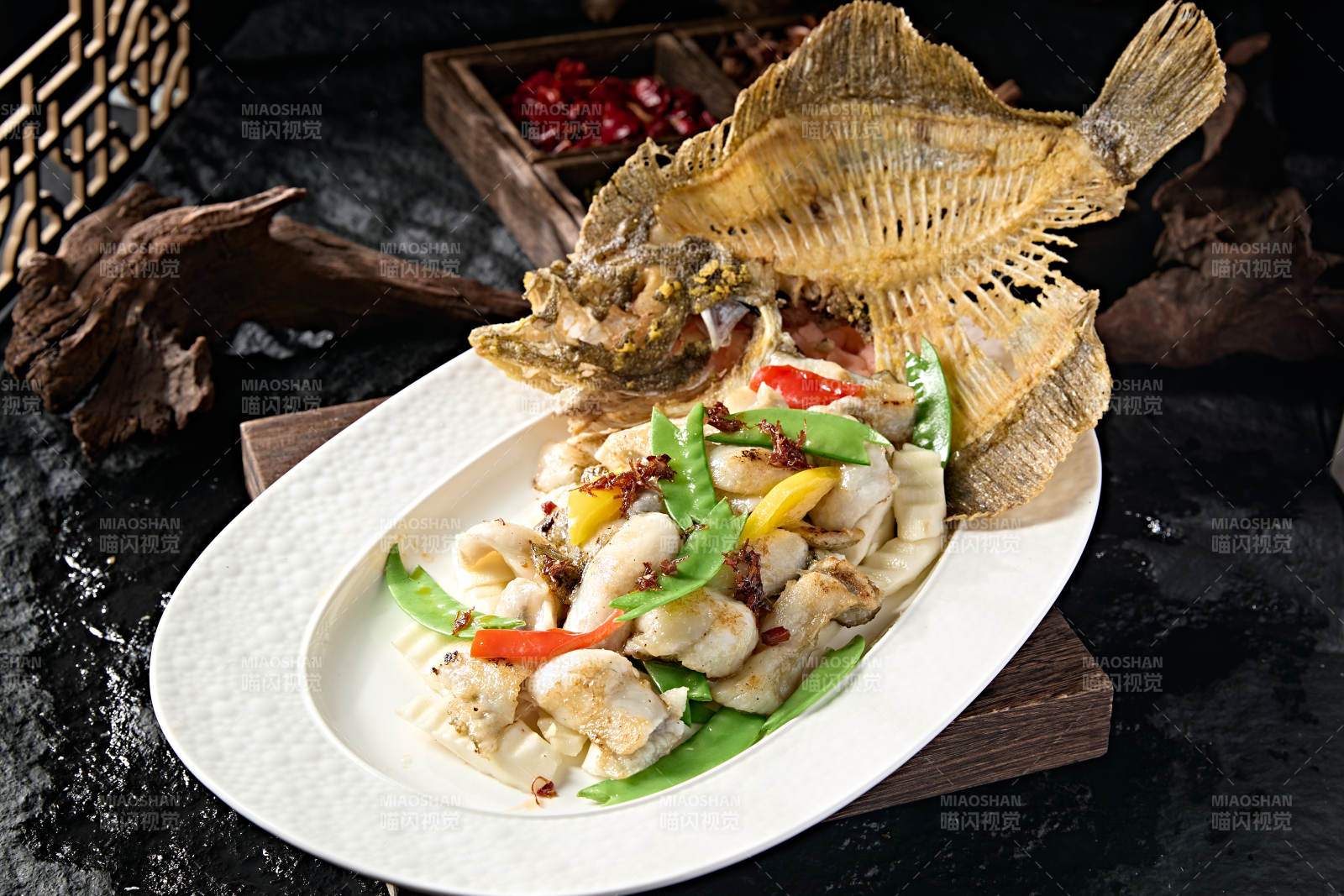 粤式菜肴两吃多宝鱼炸鱼排荷塘小炒多宝鱼肉图片