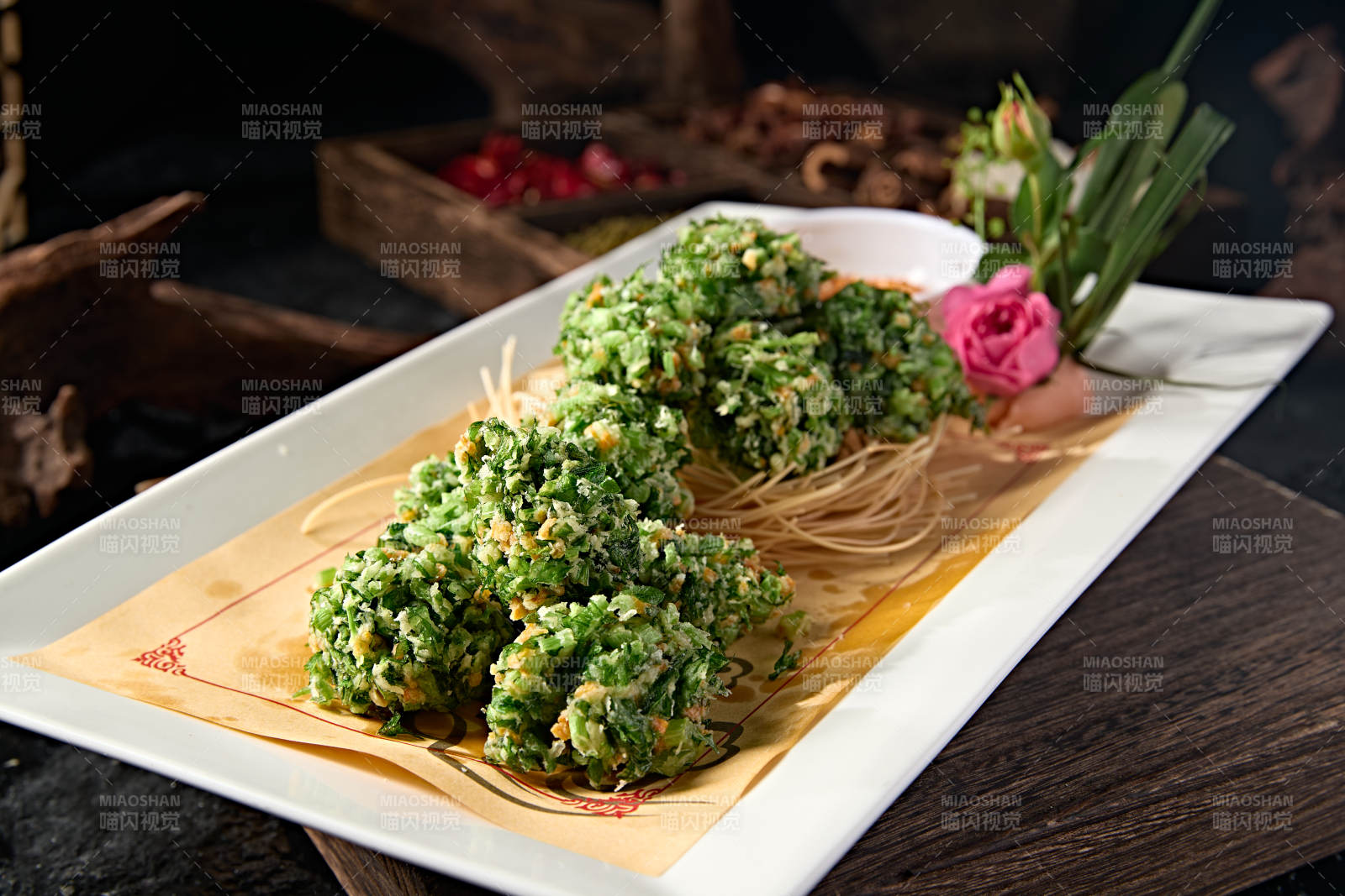 中餐地方特色美食油炸野菜素丸子图片