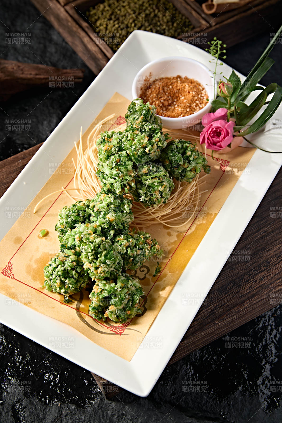 中餐地方特色美食油炸野菜素丸子图片