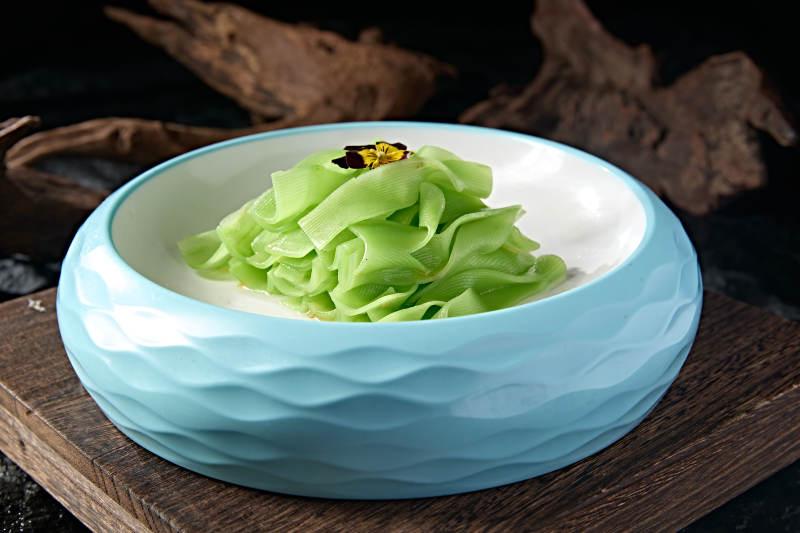 精美中餐凉菜浇汁莴笋片图片