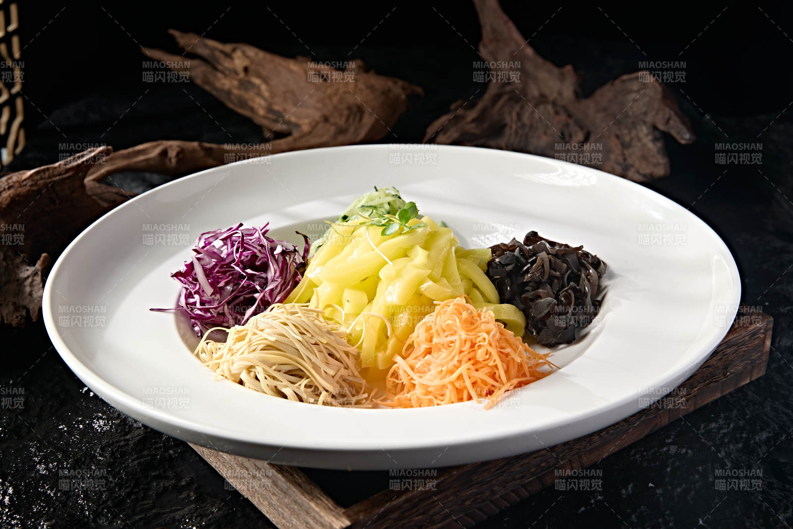 东北传统美食凉菜五彩大拉皮图片