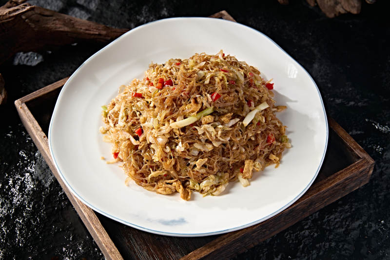 米椒包菜鸡蛋炒水晶粉图片