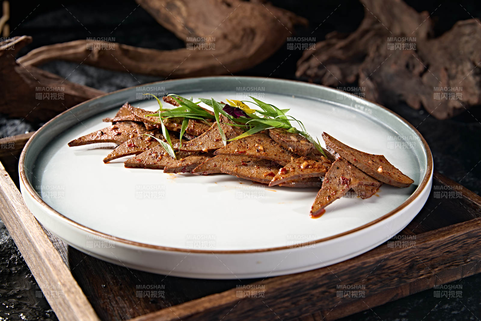 美味中餐凉菜麻辣猪肝切片图片