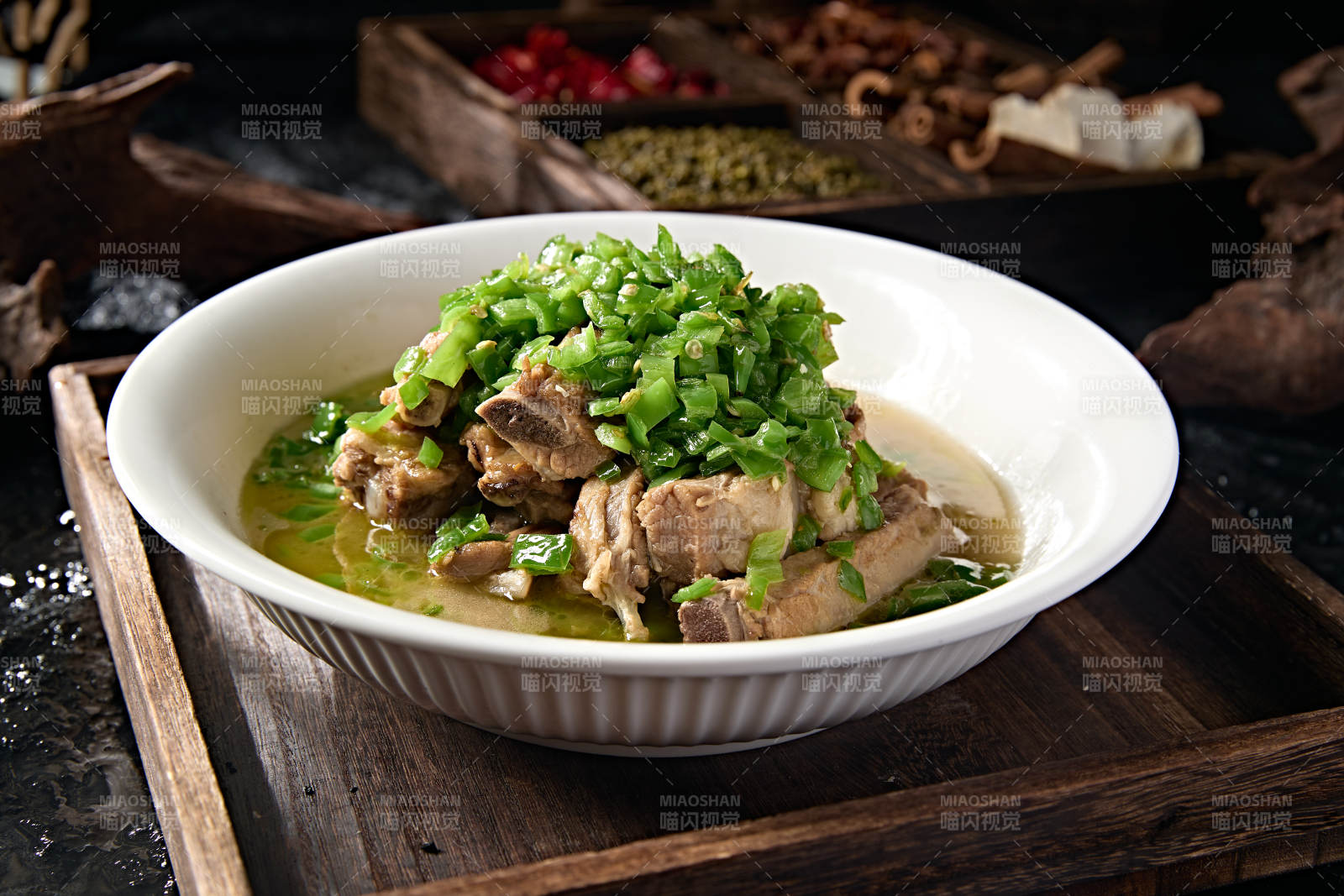 湘味中餐青剁椒浓汤猪肋排图片