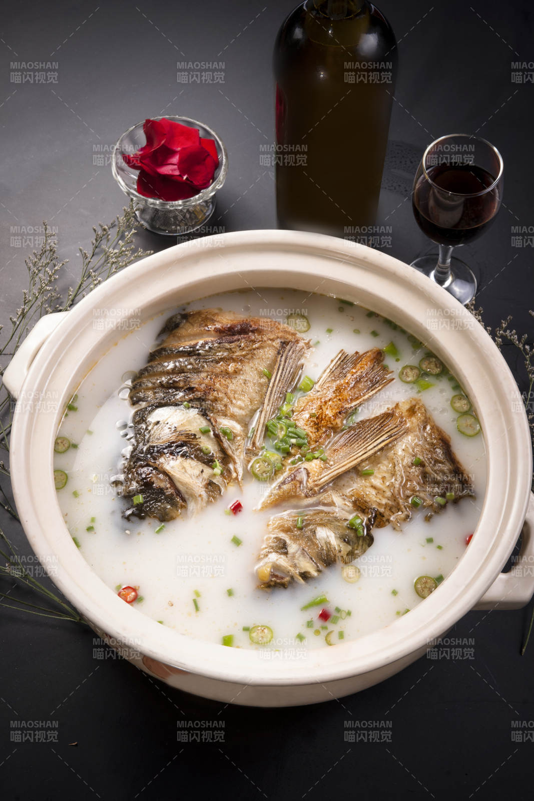 砂锅鱼头汤图片