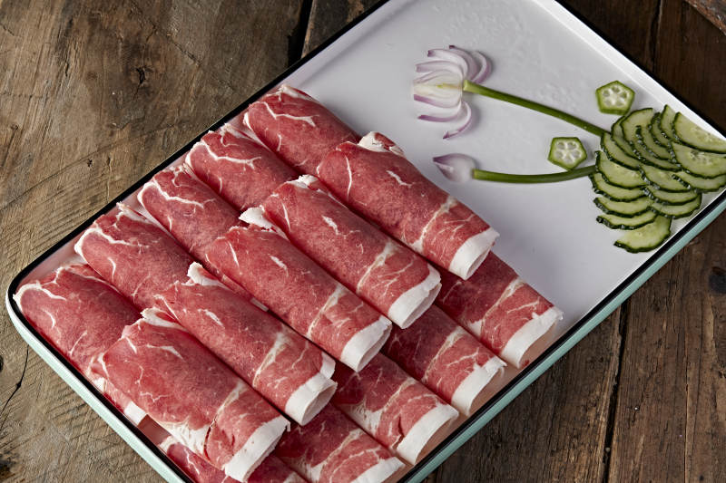 精致牛肉卷摆盘图片