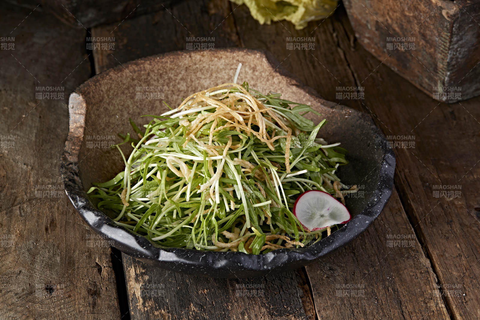 油炸猪皮丝拌空心豆苗图片