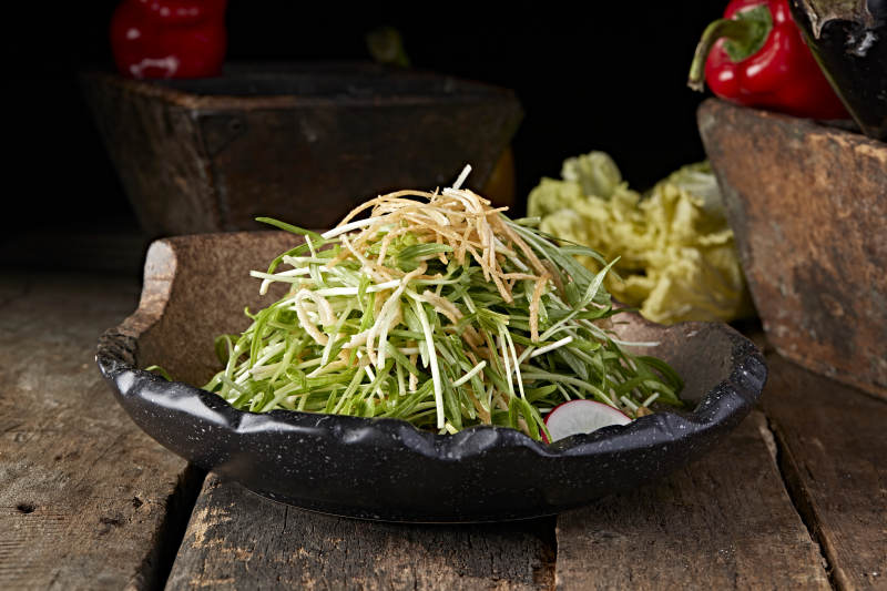 油炸猪皮丝拌空心豆苗图片