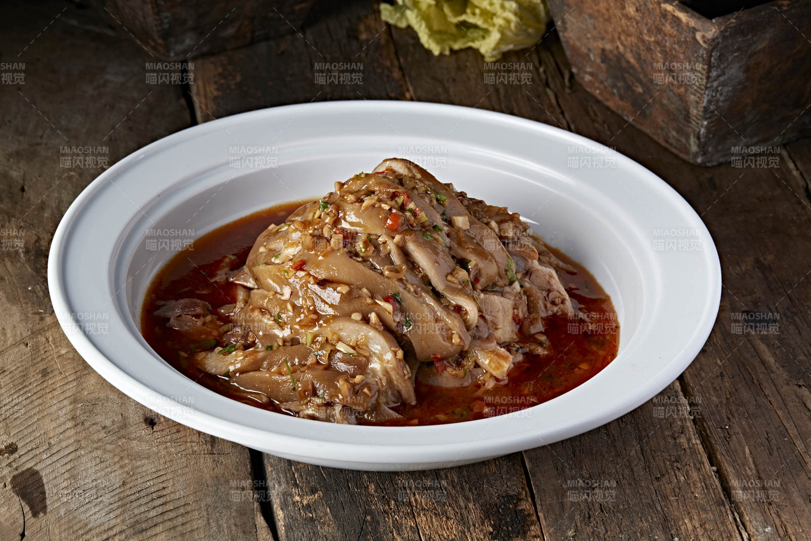 浇汁酸菜炖猪肘图片