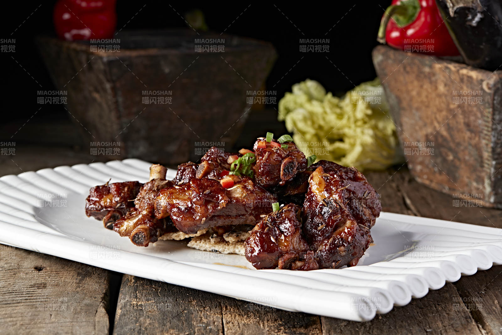 油炸酱香猪排配锅巴图片