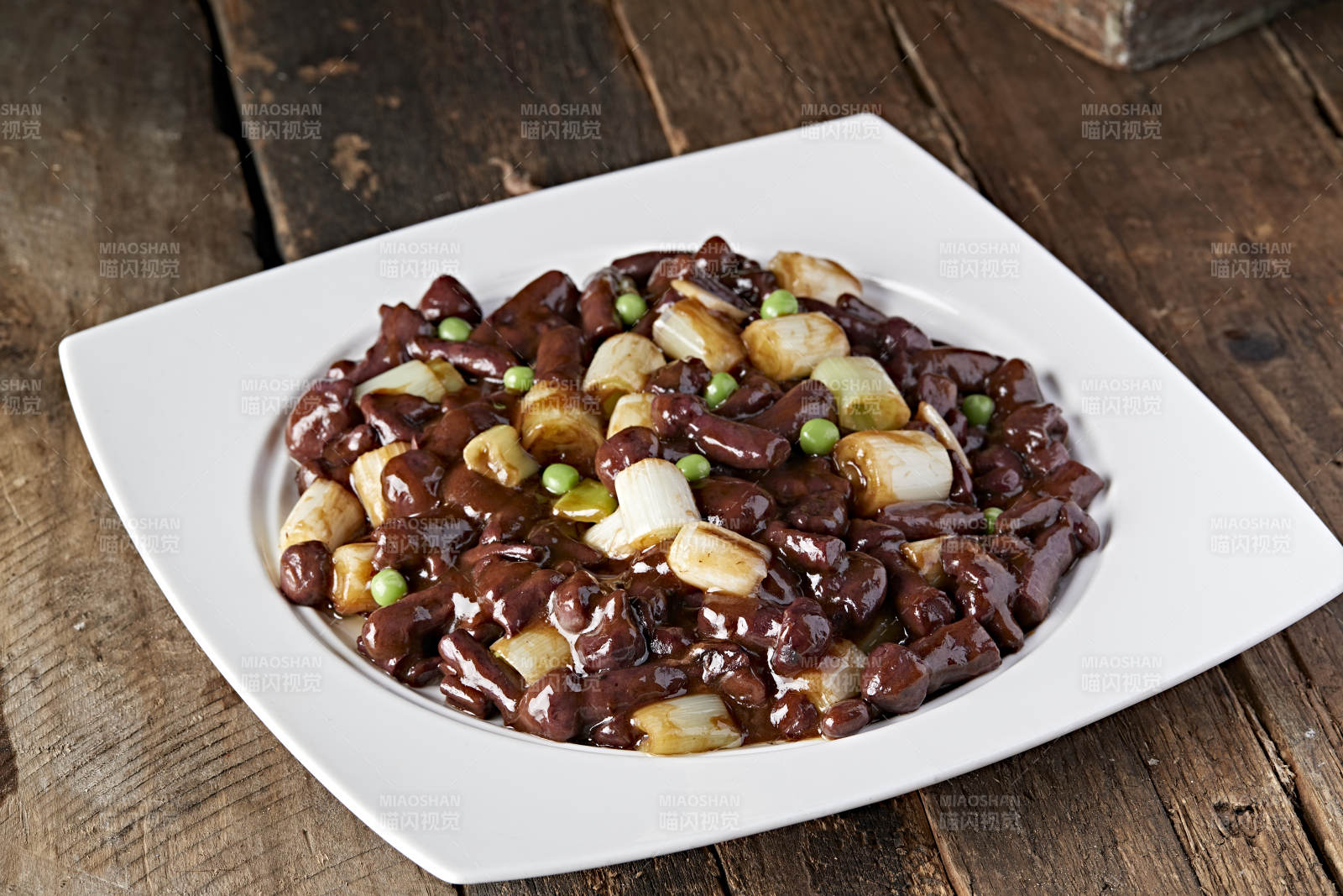 葱烧肉山菇图片