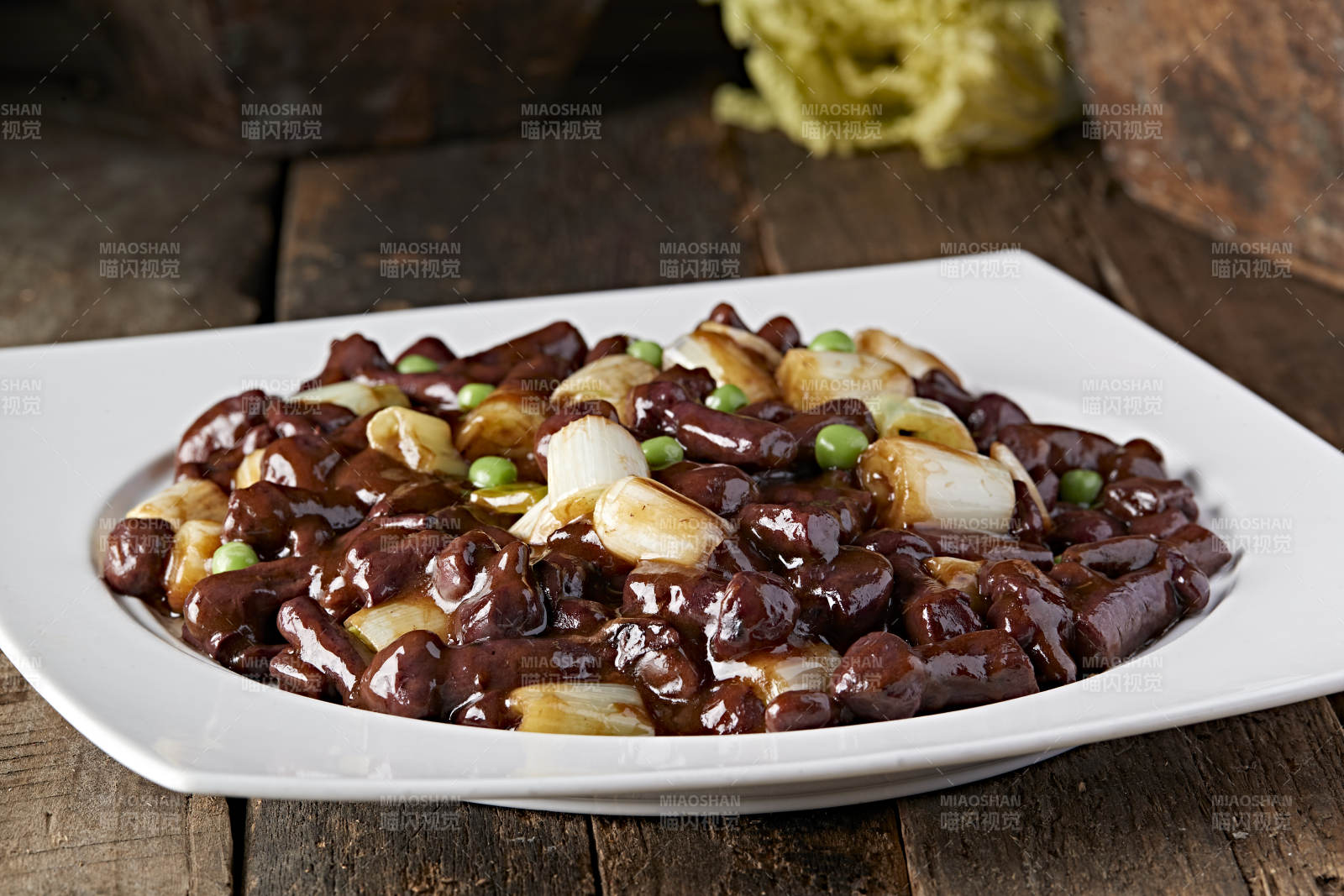 葱烧肉山菇图片