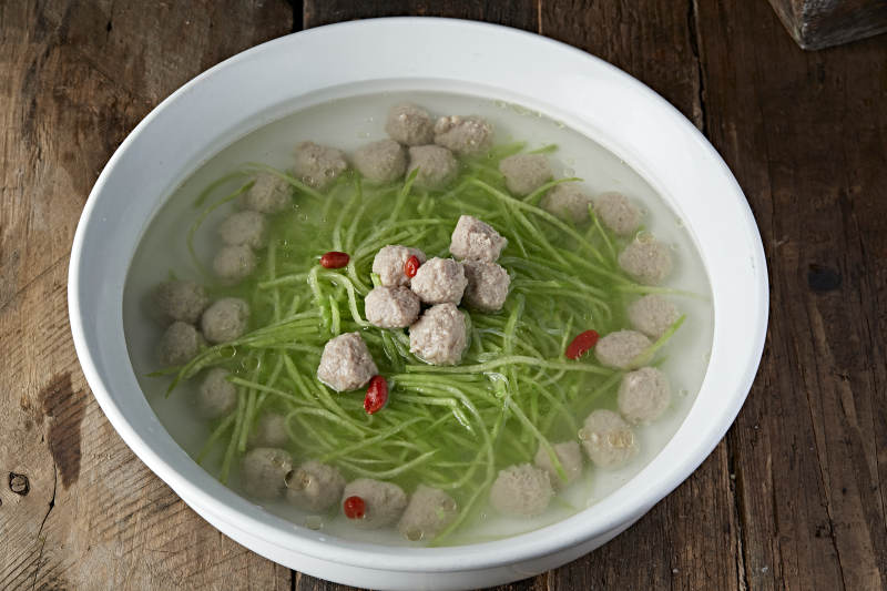 砂锅清汤萝卜丝炖羊肉丸图片