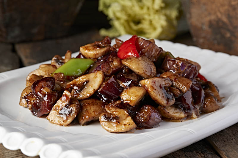 酱烧茄子白口蘑图片