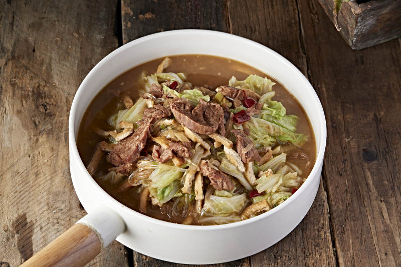 白菜粉丝炸豆腐炖牛腱图片