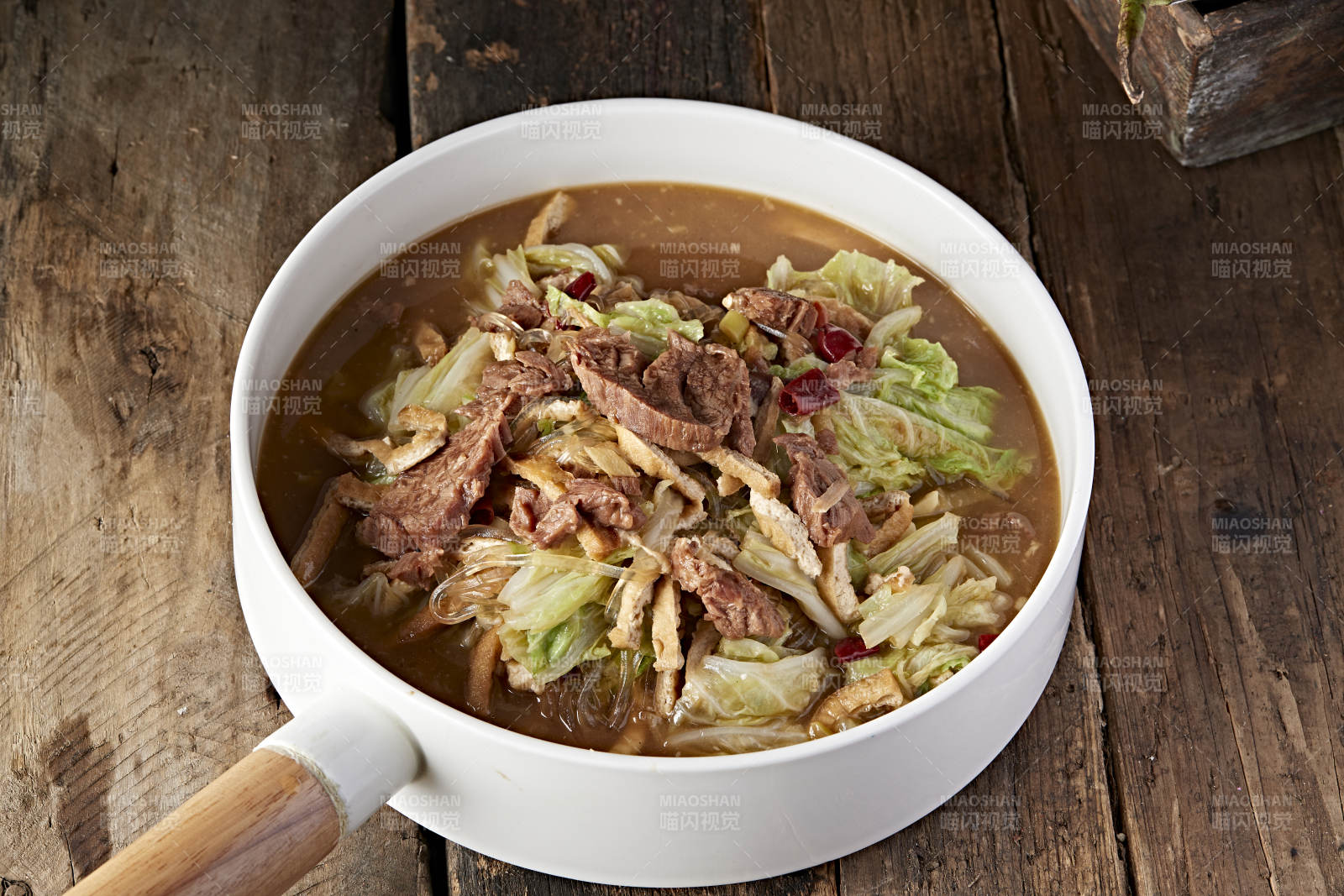 白菜粉丝炸豆腐炖牛腱图片