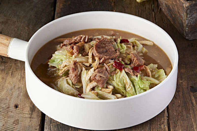 白菜粉丝炸豆腐炖牛腱图片