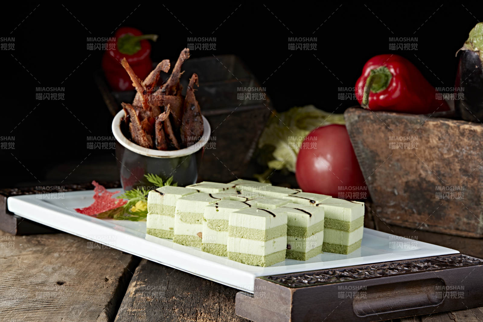 慕斯蛋糕配油炸小黄鱼图片