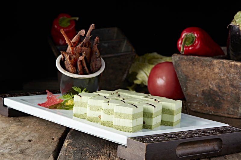 慕斯蛋糕配油炸小黄鱼图片