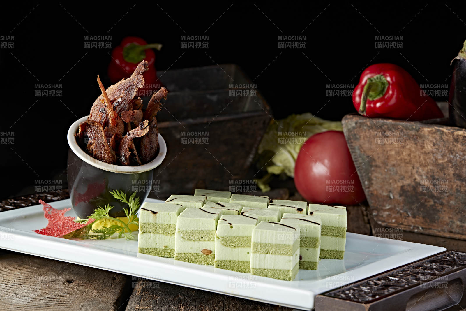 慕斯蛋糕配油炸小黄鱼图片